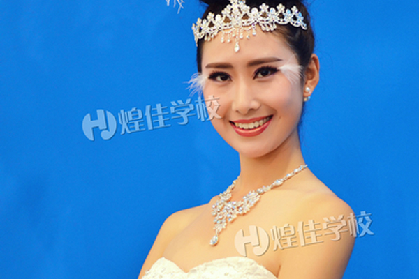 绵阳煌佳化妆学校学员婚纱作品欣赏